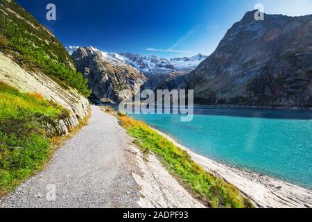 Gelmer lago vicino dal Grimselpass nelle Alpi svizzere, Gelmersee, Svizzera. Foto Stock