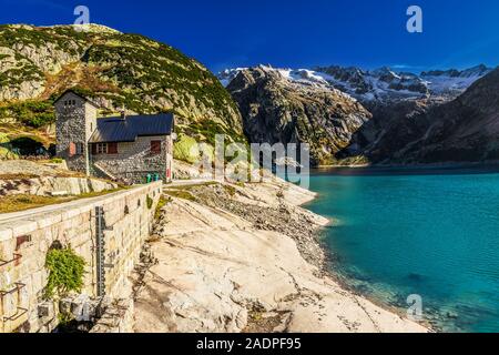 Gelmer lago vicino dal Grimselpass nelle Alpi svizzere, Gelmersee, Svizzera. Foto Stock