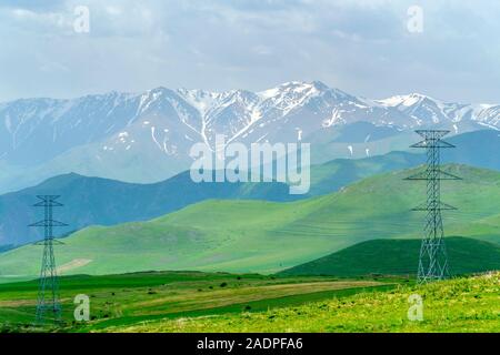 Vista verso il Monte Kaputzukh entro il Zangezur membro santuario di Armenia Azerbaijan confine, Provincia di Syunik, Armenia Foto Stock