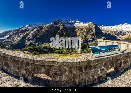 Gelmer lago vicino dal Grimselpass nelle Alpi svizzere, Gelmersee, Svizzera. Foto Stock