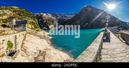 Gelmer lago vicino dal Grimselpass nelle Alpi svizzere, Gelmersee, Svizzera. Foto Stock