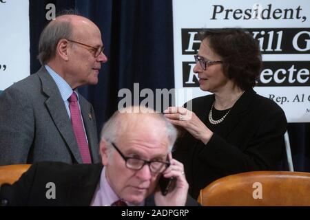 Diritto costituzionale expert Pamela Karlan, dell'Università di Stanford parla al rappresentante degli Stati Uniti Steve Cohen (Democratico del Tennessee) prima testimonianza prima gli Stati Uniti Casa Comitato per il potere giudiziario sul Campidoglio di Washington, DC, Stati Uniti Mercoledì, 4 dicembre 2019. Credito: Stefani Reynolds/CNP /MediaPunch Foto Stock