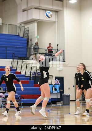 Azione di pallavolo con Kuna vs Bonneville High School a Coeur d'Alene, Idaho. Foto Stock