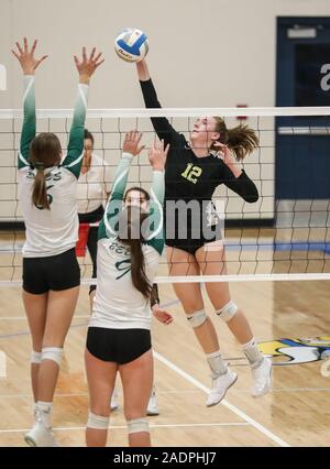 Azione di pallavolo con Kuna vs Bonneville High School a Coeur d'Alene, Idaho. Foto Stock