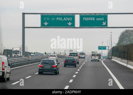 Milano della segnaletica stradale in Italia Foto Stock