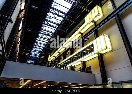 Interno della Tate Modern di Londra, Regno Unito Foto Stock