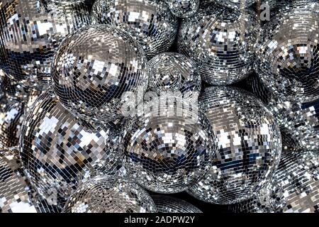 Discoteca argento sfere sullo sfondo Foto Stock
