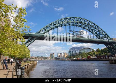 Tyne Bridge e il Sage Gateshead Foto Stock