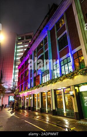 L'Edera illuminata di notte tempo in Covent Garden di Londra, Regno Unito Foto Stock