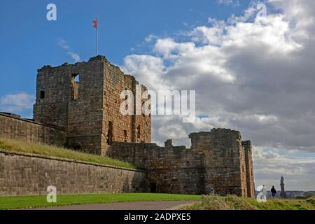 Priorato di Tynemouth e castello Foto Stock