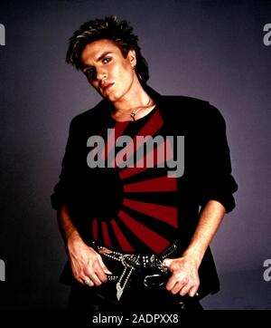 AJAX NEWS FOTO. 1984 - POP STAR SAILOR - Simon le Bon DEL GRUPPO POP DURAN DURAN piani a vela nel 1985 Whitbread Round the World Race. Foto:EMI RECORDS premere rilasciato mano-OUT/AJAX NEWS FOTO REF:HDD PEO le BON DRUM 84 Foto Stock