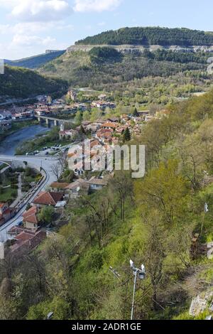 VELIKO TARNOVO, BULGARIA - Aprile 9, 2017: Panorama della città di Veliko Tarnovo, Bulgaria Foto Stock