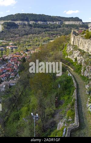 VELIKO TARNOVO, BULGARIA - Aprile 9, 2017: Panorama della città di Veliko Tarnovo, Bulgaria Foto Stock