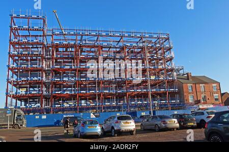 Cheshire Junction, Winwick Road, Warrington Central Car Park, Warrington, Cheshire, Inghilterra, Regno Unito, con nuova costruzione Foto Stock