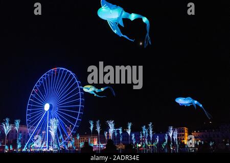 Dicembre 04, 2019 Lione, Francia : un giorno prima dell'evento di luci a Lione, Place Bellecour. Le intermittenze e i preparativi per il festival di paglierino Foto Stock