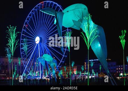 Dicembre 04, 2019 Lione, Francia : un giorno prima dell'evento di luci a Lione, Place Bellecour. Le intermittenze e i preparativi per il festival di paglierino Foto Stock