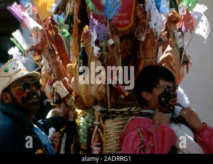 Influenze pagane sono sul chiaro display a Pagani annuale/cattolico "Fiesta de la Mama Negra" in Latacunga, Ecuador. Foto Stock