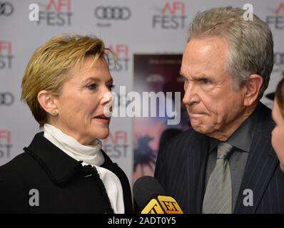 LOS ANGELES, CA. 10 novembre 2016: attore/regista Warren Beatty & attrice moglie Annette Bening a premiere di 'regole non si applicano' a TCL Chinese Theatre © 2016 Paul Smith / Featureflash Foto Stock