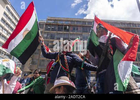 4 dicembre 2019: profondità indigeni del Cauca nel terzo sciopero nazionale nella città di Bogotà. (Credito Immagine: © Daniel Garzon Herazo/ZUMA filo) Foto Stock