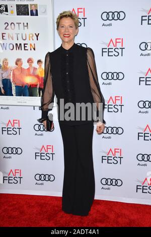 LOS ANGELES, CA. 16 novembre 2016: attrice Annette Bening al gala screening per 'xx secolo le donne" presso la leva TCL Teatro Cinese. © 2016 Paul Smith / Featureflash Foto Stock
