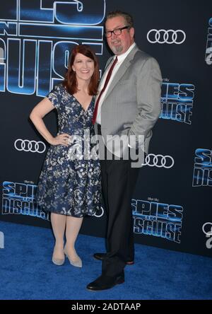 Los Angeles, Stati Uniti d'America. 4° dic, 2019. Kate Flannery, Chris Haston assiste la premiere del XX Century Fox 'Spie in Disguise" a El Capitan theater sul dicembre 04, 2019 a Los Angeles, Credito: Tsuni/USA/Alamy Live News Foto Stock