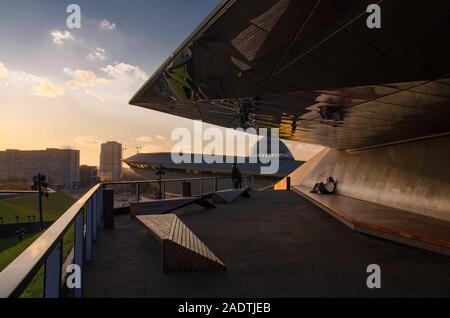 Katowice, Slesia, Polonia; 1 Dicembre 2019: Cityscape visto dalla vista della terrazza sul tetto di MCK Centro Congresso internazionale a Katowice Foto Stock