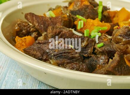 Guyanese, Pepperpot, spezzatino di carne, cucina Caraibica, tradizionali piatti assortiti, vista dall'alto. Foto Stock