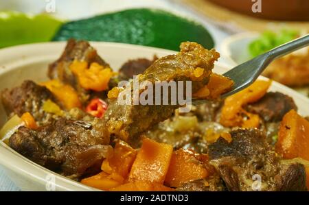 Guyanese, Pepperpot, spezzatino di carne, cucina Caraibica, tradizionali piatti assortiti, vista dall'alto. Foto Stock