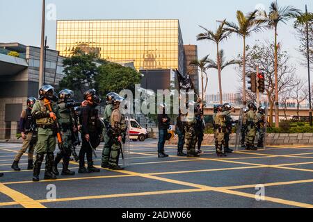 HongKong - Dicembre 01, 2019: Polizia sulla dimostrazione durante le proteste del 2019, una serie di manifestazioni a Hongkong iniziato come la legge Anti-Extradition Amendment Bill (Anti-ELAB) movimento. Foto Stock