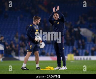 John Terry Assistant Head Coach della Aston Villa durante il match di Premier League tra Chelsea e Aston Villa a Stamford Bridge di Londra, Regno Unito - 4° Foto Stock