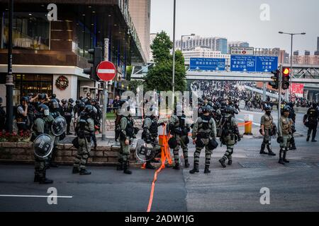 HongKong - Dicembre 01, 2019: Polizia sulla dimostrazione durante le proteste del 2019, una serie di manifestazioni a Hongkong iniziato come la legge Anti-Extradition Amendment Bill (Anti-ELAB) movimento. Foto Stock