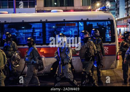 HongKong - Dicembre 01, 2019: Polizia sulla dimostrazione durante le proteste del 2019, una serie di manifestazioni a Hongkong iniziato come la legge Anti-Extradition Amendment Bill (Anti-ELAB) movimento. Foto Stock