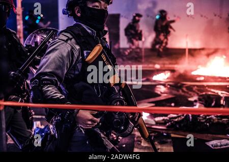 HongKong - Dicembre 01, 2019: Polizia sulla dimostrazione durante le proteste del 2019, una serie di manifestazioni a Hongkong iniziato come la legge Anti-Extradition Amendment Bill (Anti-ELAB) movimento. Foto Stock