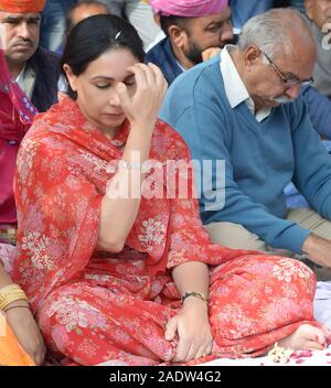 La Principessa di Jaipur e membro del Parlamento Diya Kumari durante inaugration di 'gram panchayat' edificio presso il Bar Village, vicino Beawar. Foto/Sumit Saraswat Foto Stock