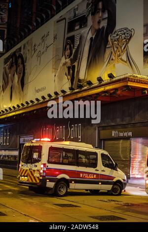 HongKong - Dicembre 01, 2019: Polizia sulla dimostrazione durante le proteste del 2019, una serie di manifestazioni a Hongkong iniziato come la legge Anti-Extradition Amendment Bill (Anti-ELAB) movimento. Foto Stock