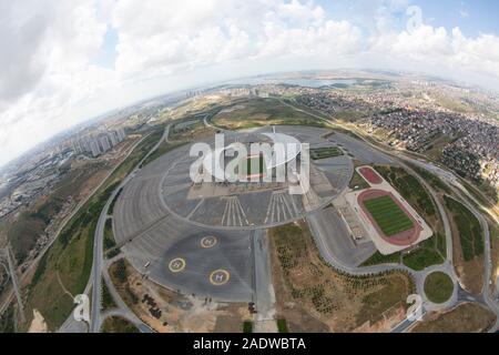 Istanbul, Turchia - 10 giugno 2013; vista aerea di Istanbul stadio olimpico (Stadio Ataturk). Le riprese dall'elicottero. Foto Stock