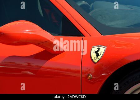 Il cavallino rampante cavallino rampante badge sulla Ferrari 458 Italia Speciale Foto Stock