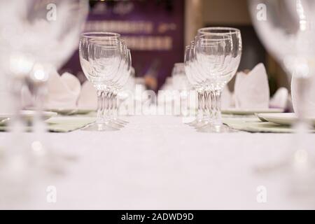 Occhiali di vuoto impostato nel ristorante Foto Stock