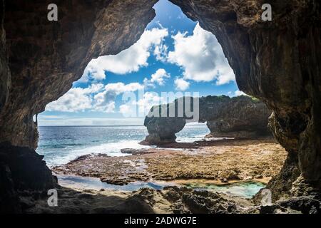 Archi Talava, archi di roccia, South Pacific Niue Foto Stock