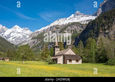 La Chiesa di Santa Maria con Bluemlisalp, Kandersteg, Oberland bernese, Canton Berna, Svizzera Foto Stock