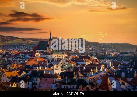 Centro storico di Cesky Krumlov sul tramonto. Repubblica ceca. Foto Stock