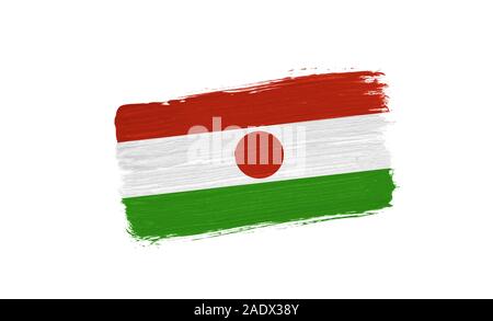 Dipinta a pennello bandiera del Niger isolato su sfondo bianco Foto Stock