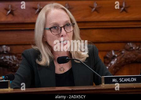 Washington, Distretto di Columbia, Stati Uniti d'America. 4° dic, 2019. Rappresentante degli Stati Uniti Maria Gay Scanlon (Democratico della Pennsylvania), domande testimoni durante una casa noi Comitato Giudiziario audizione sul impeachment del Presidente americano Donald Trump al Campidoglio di Washington, DC, Dicembre 4, 2019 Credit: Saul Loeb/CNP/ZUMA filo/Alamy Live News Foto Stock