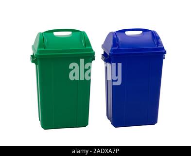 Colori diversi scomparti cestino per la raccolta di vari tipi di rifiuti isolati su sfondo bianco Foto Stock