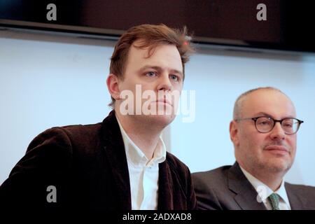 Peter Mason (sinistra), Segretario Nazionale, ebraica nel movimento dei lavoratori e avvocato James Libson, agendo a nome del popolo ebraico nel movimento dei lavoratori, nel corso di una conferenza stampa alla Chiesa Casa, nel centro di Londra. Foto Stock