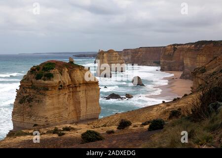 Vista serale di 'i dodici Apostoli, il Parco Nazionale di Port Campbell, Victoria, Australia Foto Stock