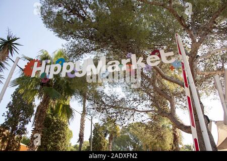 Es Canar e il mercato hippy sign in Ibiza, Spagna Foto Stock