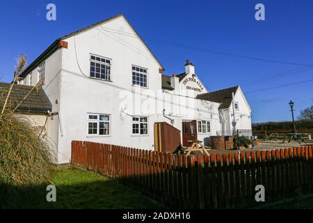 I quattro Alls Inn public house o pub, Woodseaves, Market Drayton, Shropshire, Inghilterra, Regno Unito Foto Stock