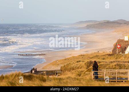 Sylt, Kampen, Haus Kliffende, Duenen, Meer, Spaziergaenger Foto Stock