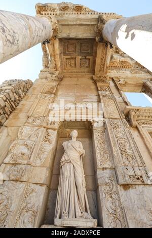 Personificazione della sapienza statua in Efeso antica città, Selcuk Town, Izmir, Turchia Foto Stock